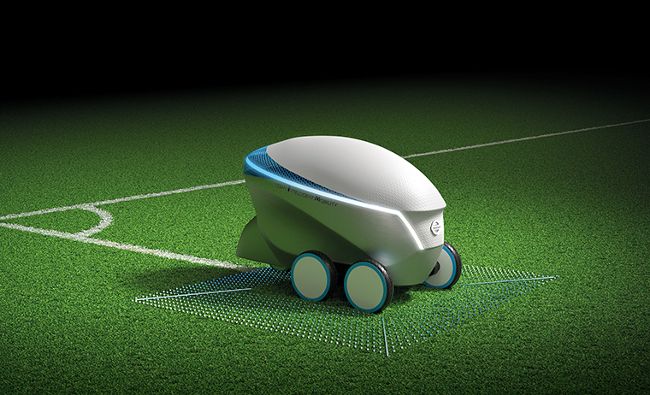 Робот Nissan Pitch-R делает разметку футбольного поля