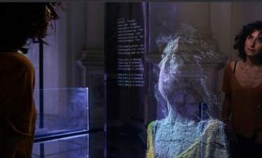 На инсталляции Neural Mirror можно взглянуть на свое цифровое отражение (+видео)